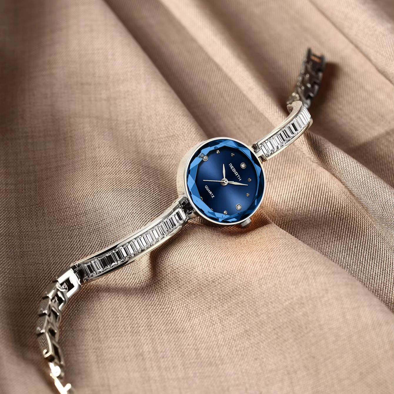 Leicht luxuriöse Damenuhr mit  – Quiet Luxury Watch Bewertung und Preis