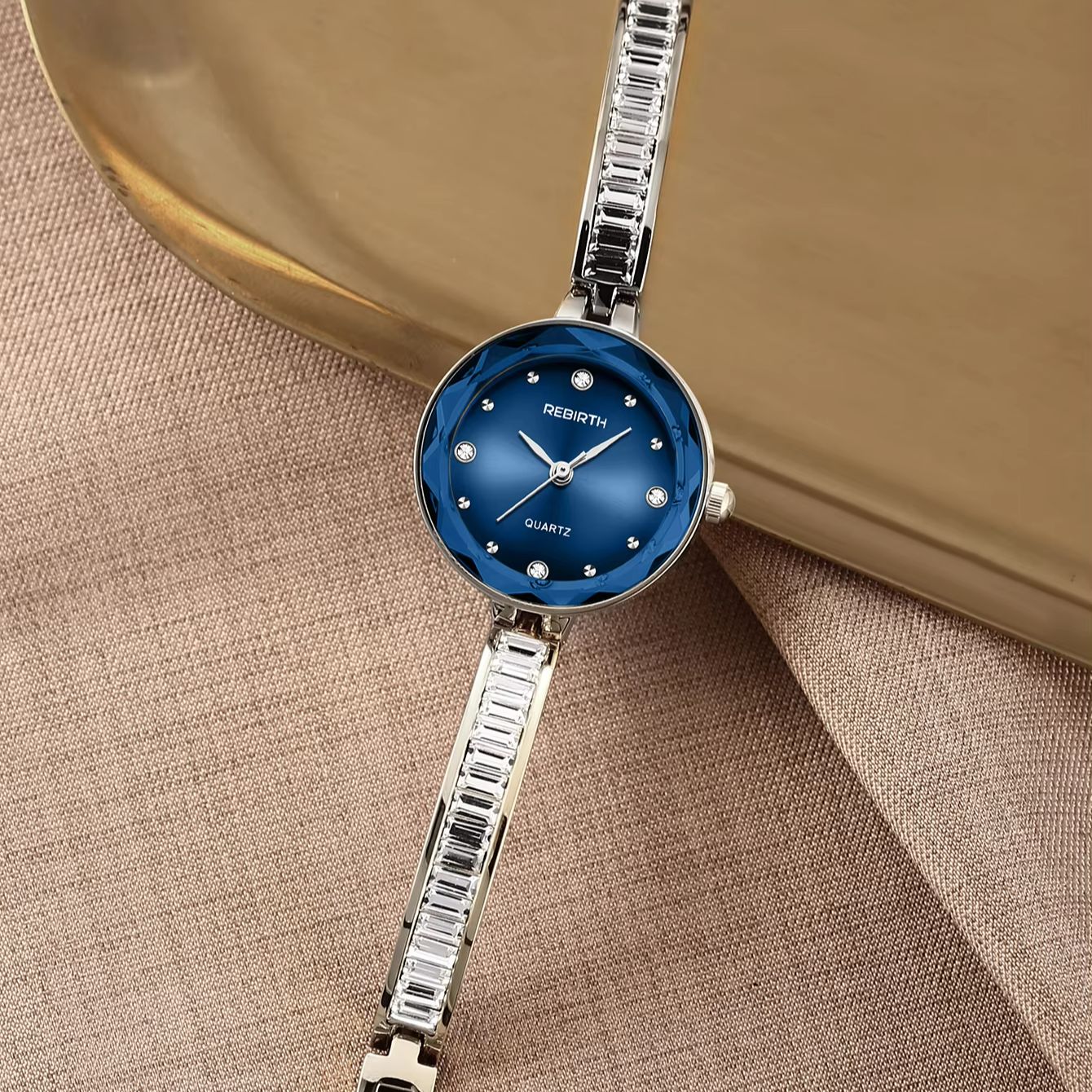 Leicht luxuriöse Damenuhr mit  – Quiet Luxury Watch Bewertung und Preis